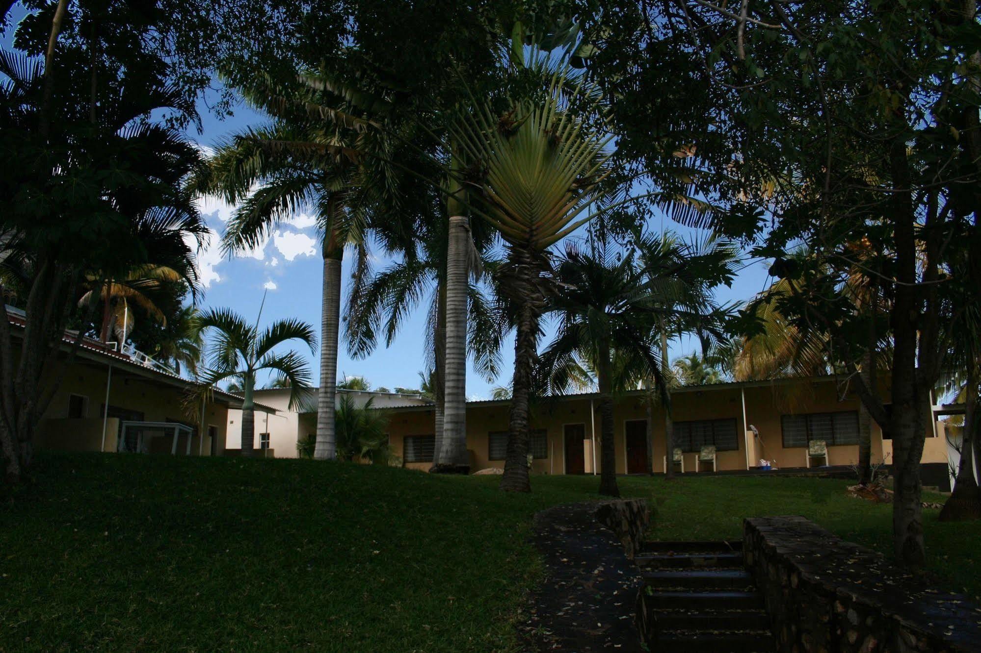 Lake Safari Lodge Сиавонга Екстериор снимка